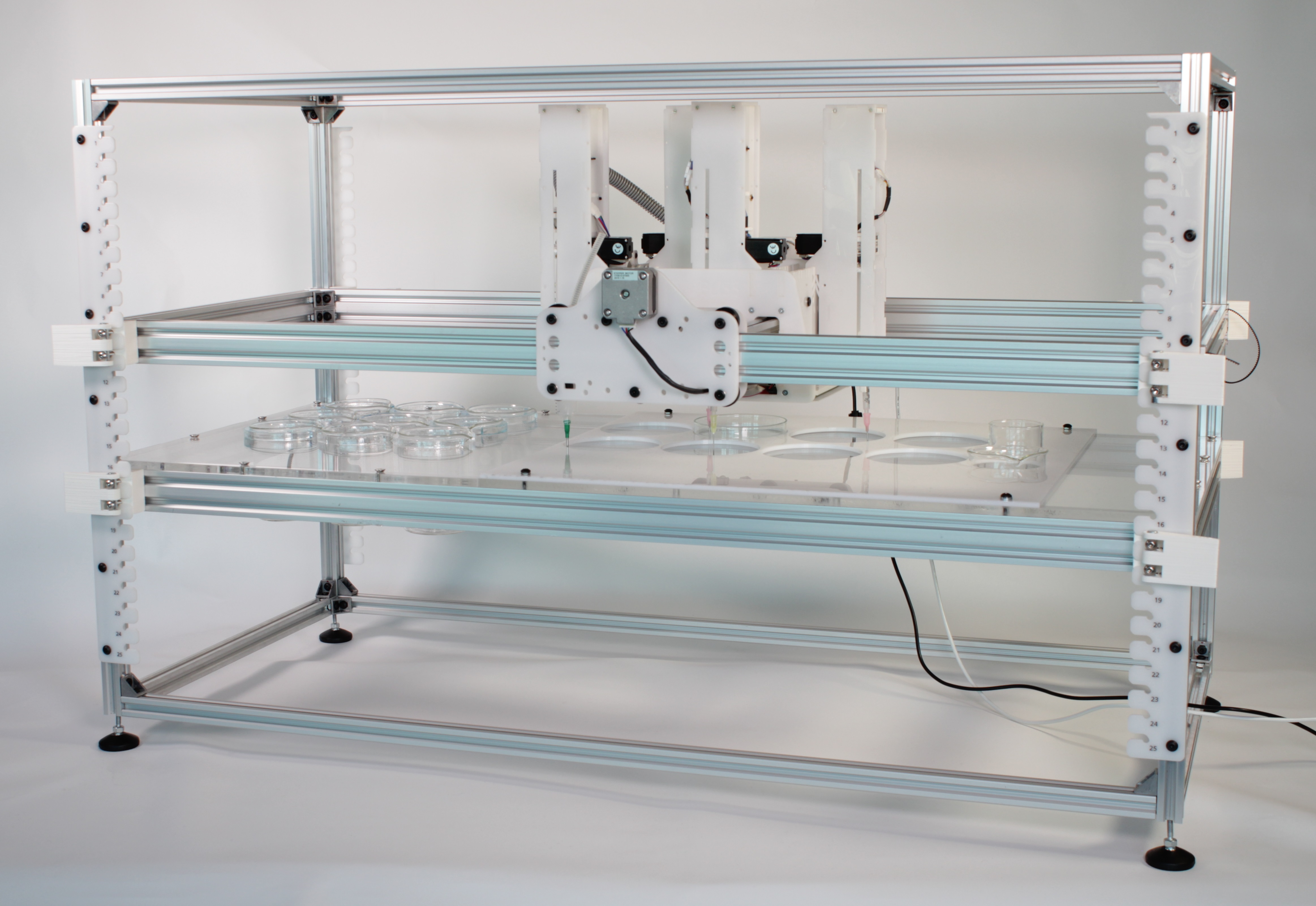 Liquid handling robot Evobliss